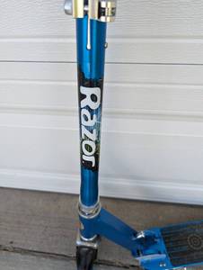 lot 56 image: Blue Razor Scooter