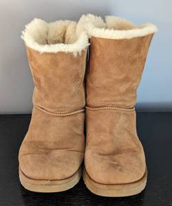 lot 65 image: UGG Womens Bailey Bow Boots