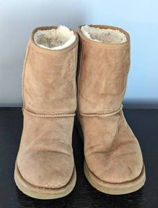 lot 69 image: UGG Womens Classic Short Boots