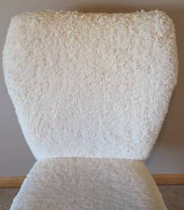 lot 76 image: Fuzzy Rolling Office Chair