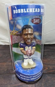 lot 39 image: Bobble Head