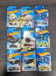 lot 56 image: 9 Hot Wheels