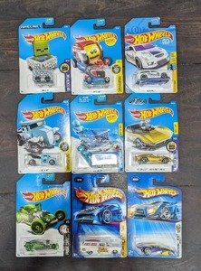 lot 58 image: 9 Hot Wheels