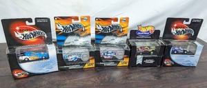 lot 67 image: 5 Hot Wheels