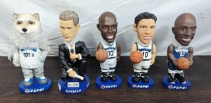 lot 73 image: 5 Timberwolves Bobble Heads