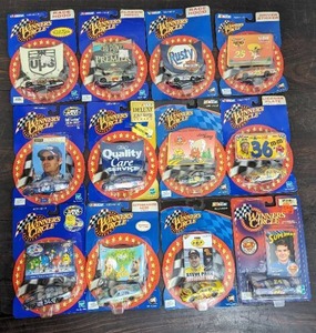 lot 78 image: 12 Hot Wheels