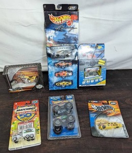 lot 82 image: 6 Hot Wheel & Match Box
