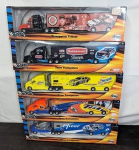 lot 107 image: 5 Model Hot Wheels Transporters