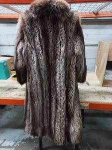 lot 95 image: Dayton Salon Fur Coat