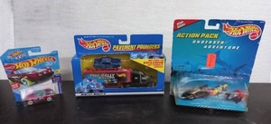 lot 19 image: 3 Hot Wheel Car Packages