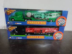 lot 25 image: 2 Model transporters