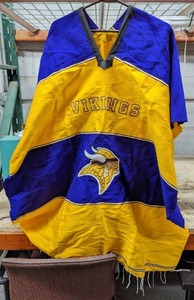 lot 124 image: Vikings Poncho