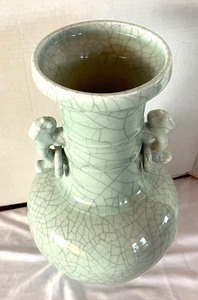 lot 33 image: Charming Chinese Vase