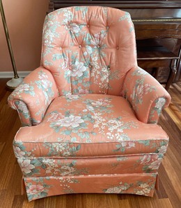 lot 150A image: Pretty Peach Floral Chair by Sherrill Furniture