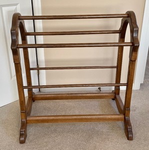 lot 37 image: Wonderful Wooden Quilt Stand