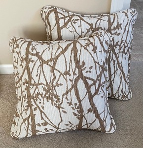 lot 41 image: Five Fabulous Accent Pillows