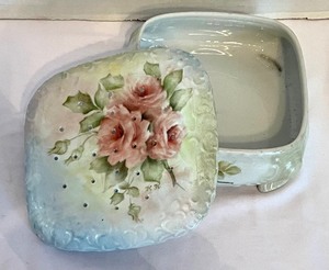 lot 49 image: Limoges Powder Dish Hand Painted by Kathryn Kuster