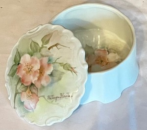 lot 122 image: Limoges Trinket Box Hand Painted by Kathryn Kuster