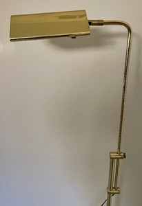 lot 124 image: Brass Adjustable Height Floor Lamp