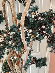 lot 128 image: Fabulous Faux Tree