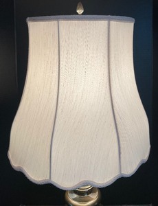 lot 137 image: Elegant Lamp