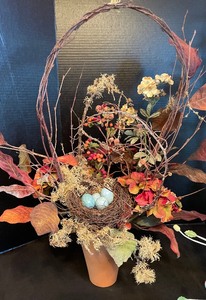 lot 138 image: Fabulous Festive Decor