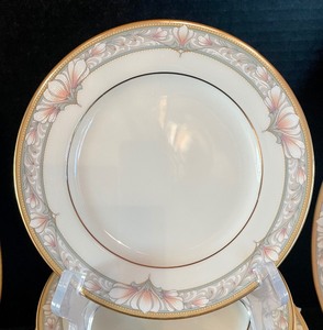 lot 22 image: Elegant Noritake China Grouping