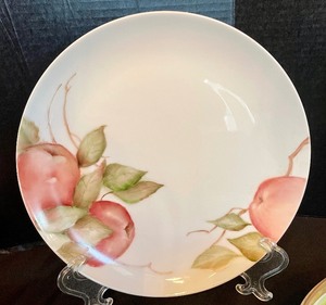 lot 146 image: Pretty Vintage Porcelain Serving Pieces