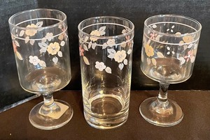 lot 152 image: Pfaltzgraff Glassware Grouping