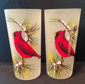 lot 176 image: Cute Cardinal Decor and More
