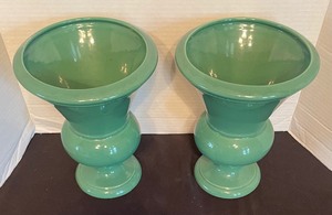 lot 186 image: Two Vintage Haeger Ceramic Vases