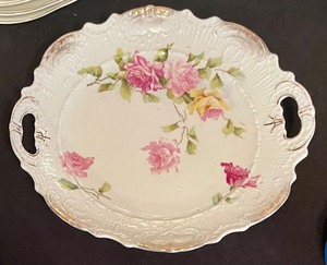 lot 241 image: Variety of Vintage Serving Pieces