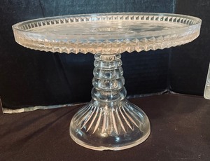 lot 247 image: Gorgeous Crystal and Clear Glass Grouping