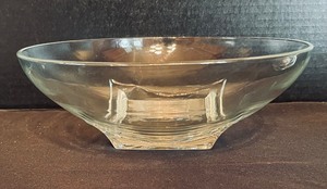 lot 251 image: Simplicity Serving Bowl and 6 Individual Bowls by Hazel Ware