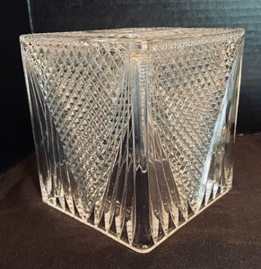 lot 263 image: Two Crystal Tissue Holders