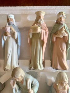 lot 99 image: Lefton China Nativity Figurines from The Christopher Collection