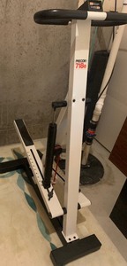 lot 207 image: Vintage Stair Stepper - 718e Precor With Step Counter
