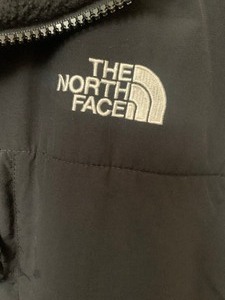 lot 208 image: The North Face Mens Vest