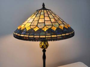 lot 39 image: Stunning Vintage Stained Glass Lamp
