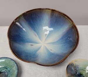lot 82 image: Vibrant Fine Art Pottery Dishes (3) - Bill Campbell