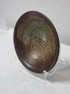 lot 69 image: Earthy Fine Art Studio Pottery Plate - Jason Trebs
