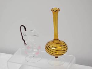 lot 53B4 image: Bimini Ultra-Fine Italian Studio Art Glass Vases (2) - Amber