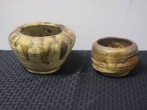 lot 116 image: Amazing Primitive Fine Studio Art Pottery Pair