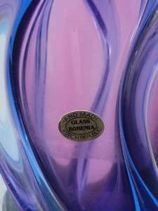 lot 86 image: Flowing Modern Bohemian Studio Art Glass Vase