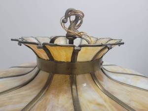 lot 4 image: Tiffany Style Slag Glass Chandelier Shade
