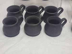 lot 41 image: Barro Negro Mexican Pottery Jarritos Cup Set
