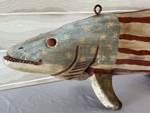 lot 19 image: Fun Folk Art Wooden Carved Decorative Fish Figurine