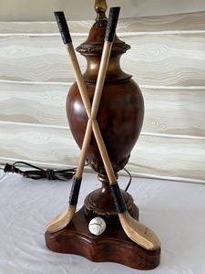 lot 26 image: Golf Themed Table Lamp