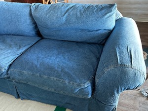 lot 28 image: Gabberts Upholstered Denim Sofa