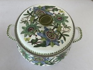 lot 31 image: Portmeirion Botanic Garden Stockpot